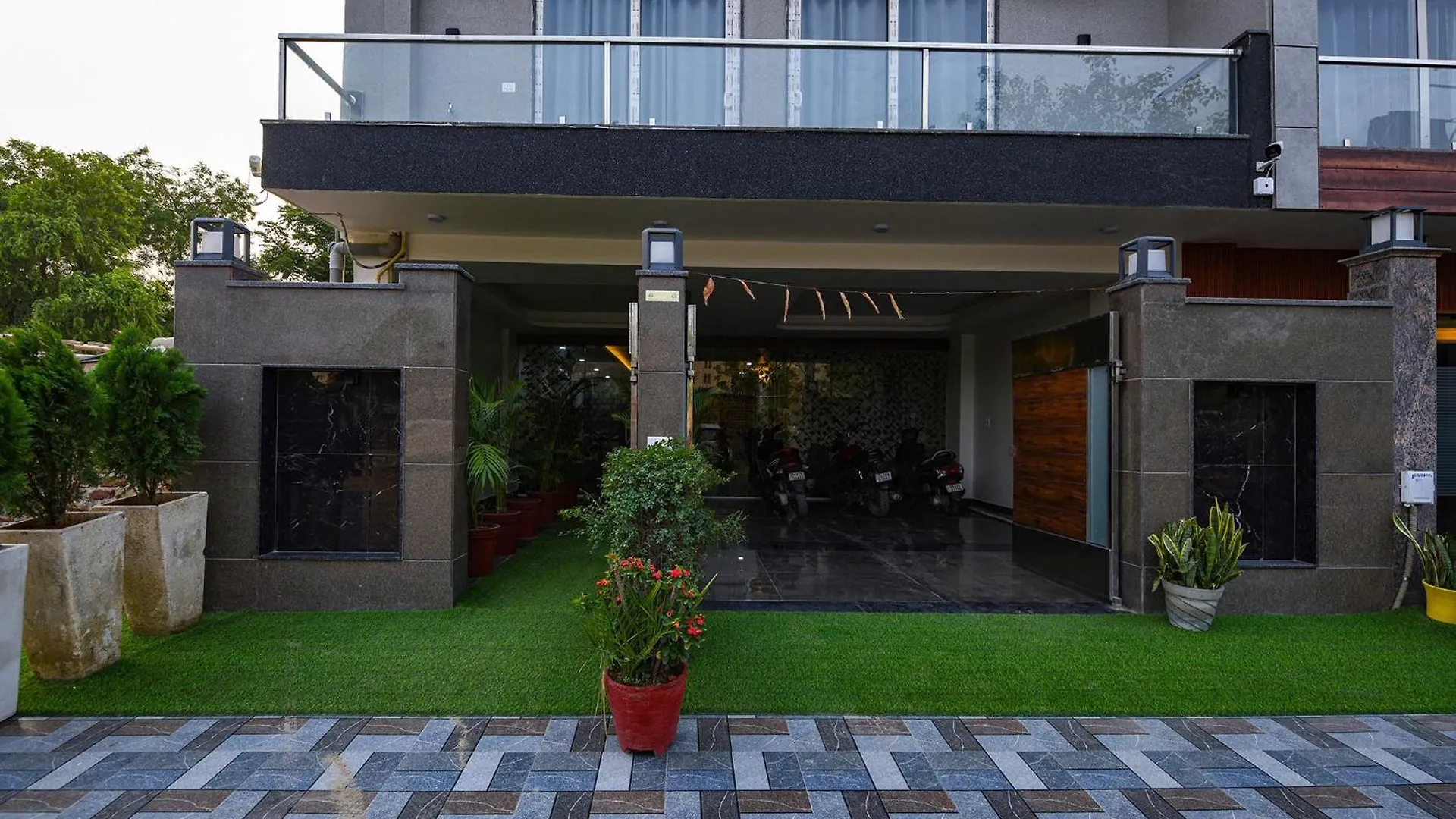 Hotel Fabhotel Comfort N Stay Gurgaon