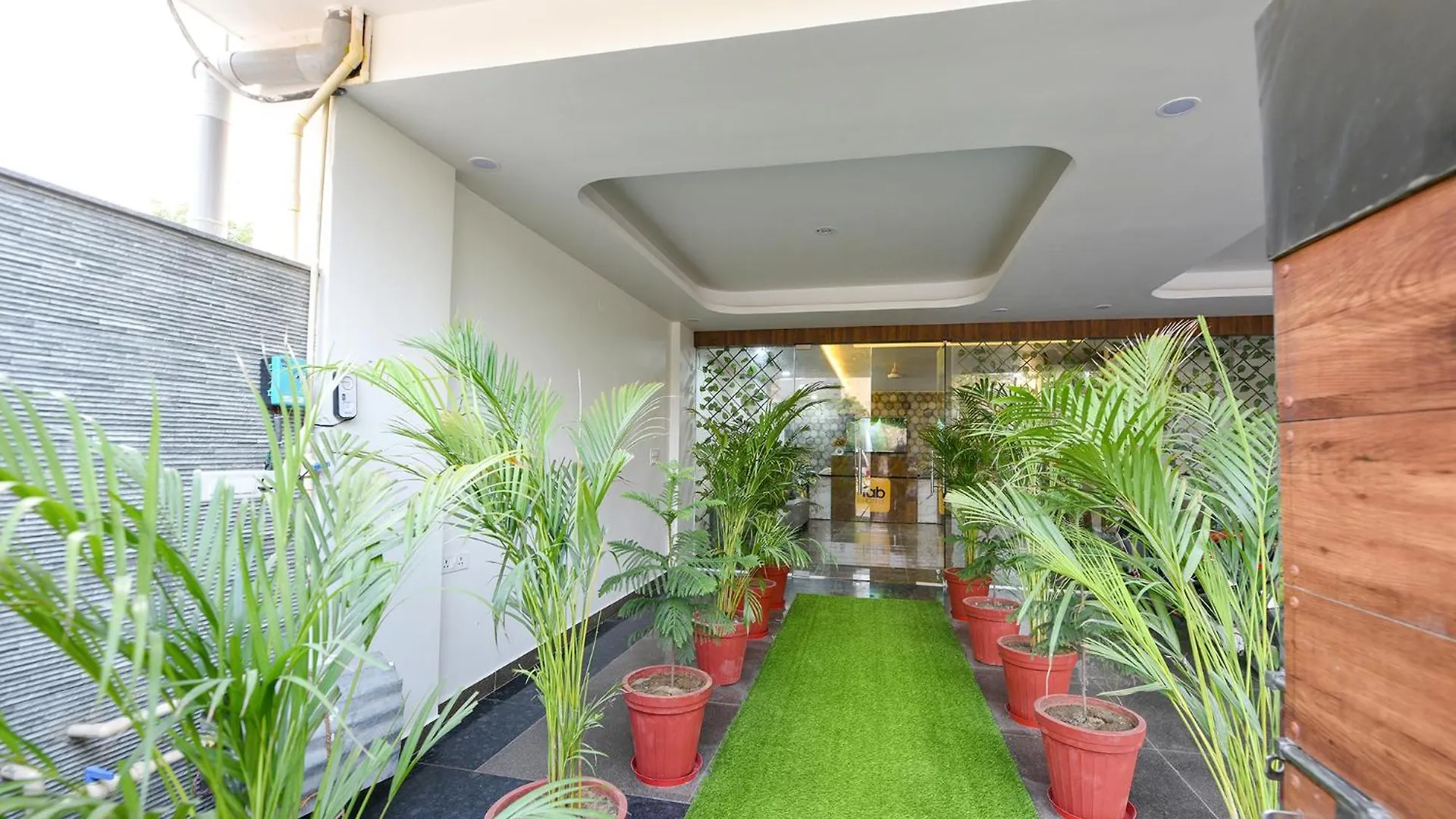 Fabhotel Comfort N Stay Gurgaon 3*,  India
